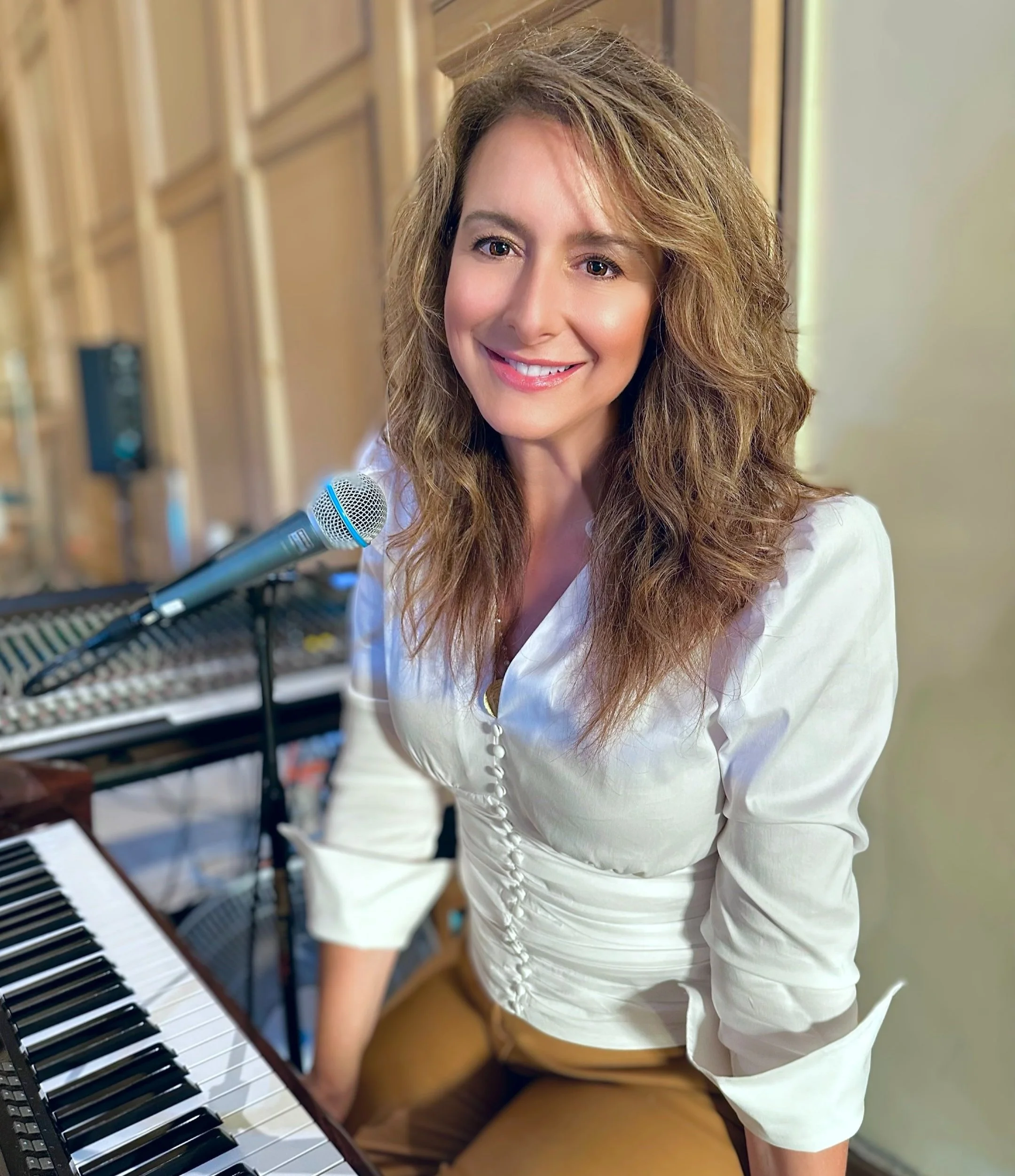Anna Nuzzo - About